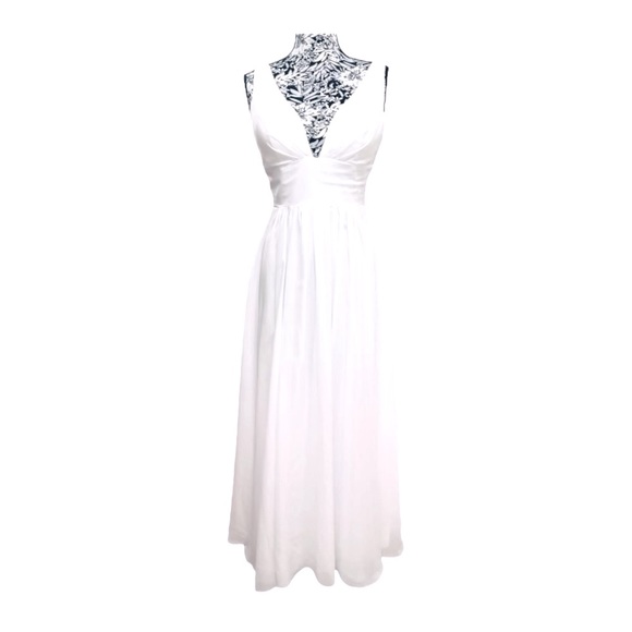 ❌SOLD❌ White chiffon wedding dress women’s size 6 Excellent condition  Like new - Picture 4 of 8